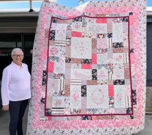 Annabell with her stunning quilt 