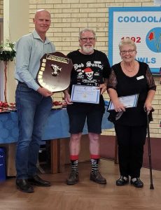Mayor of Gympie Regional Council presenting the Neil Finney Memorial Award to Jeff Prout and Elaine Klienhanss